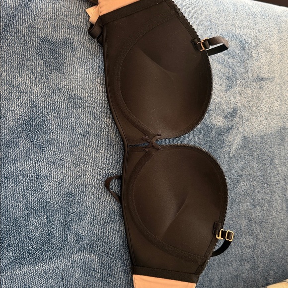 Victoria Secret Bombshell Bra. - Picture 5 of 5